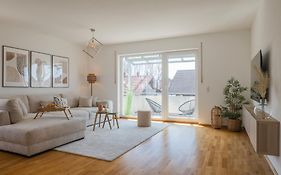 Step Apartments - Large, Luxurious And Central